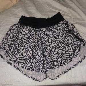 Lululemon tracker shorts